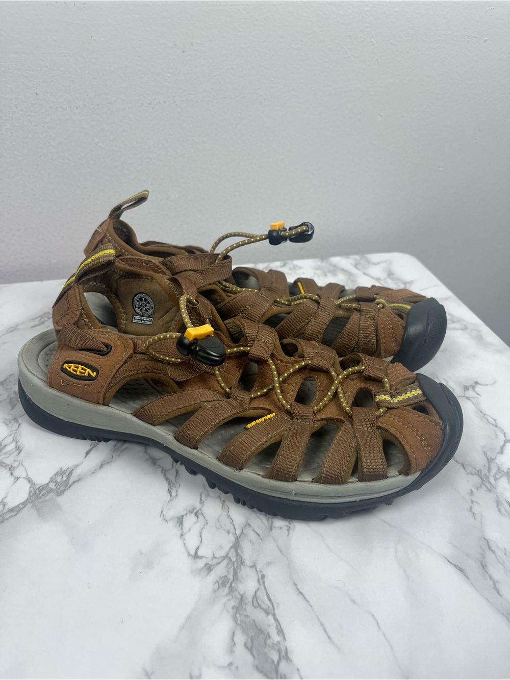 Keen Whisper Women's sandals in brown yellow size 7